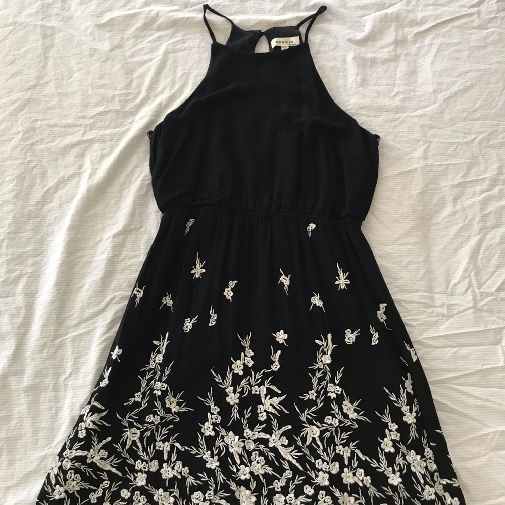 Monteau black,  white flower dress